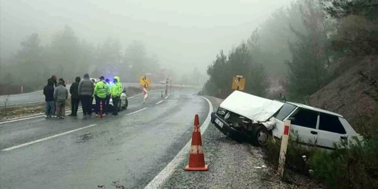 “Tofaş” markalı avtomobil avtobusla toqquşdu