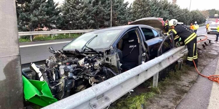 Avtomobil baryerə çırpıldı: 1 yaralı