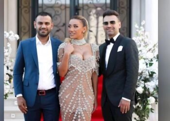 Röya Ayxanın əkiz qardaşları nə işlə məşğuldur?