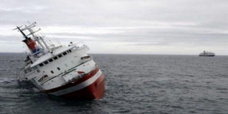 İran gəmisi Xəzərdə qəzaya uğradı - 14 nəfər...