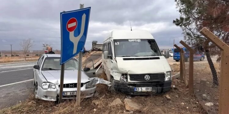 Minik avtomobili və mikroavtobus toqquşdu: 7 yaralı