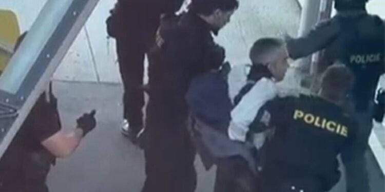 “O, yumruq-təpiklə hücum etdi” - AZAL bələdçisi həmin hadisədən DANIŞDI