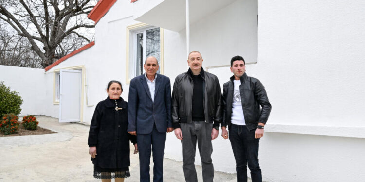 İlham Əliyev Çıldıran kəndində görülmüş işlərlə tanış olub - FOTOLAR