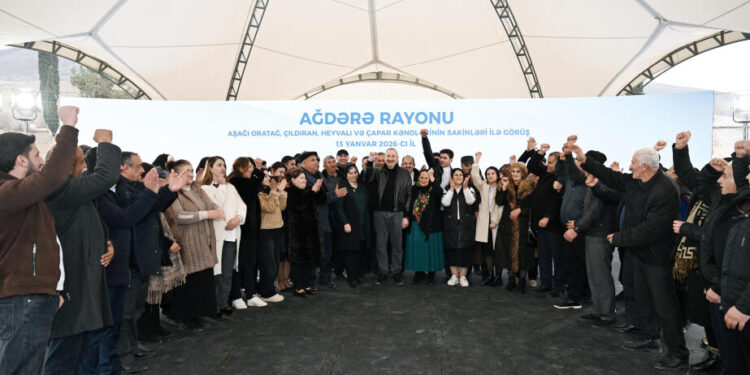 Prezident Ağdərənin Aşağı Oratağ kəndində Aşağı Oratağ, Çıldıran, Heyvalı və Çapar kəndlərinin sakinləri ilə görüşüb - FOTOLAR
