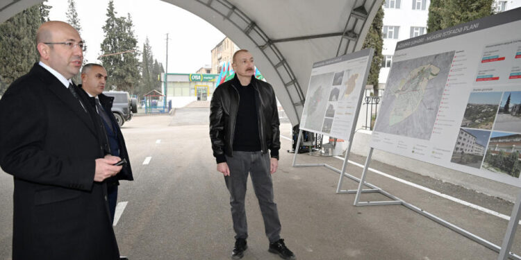 İlham Əliyev Ağdərə şəhərinin Baş planı ilə tanış olub - FOTOLAR