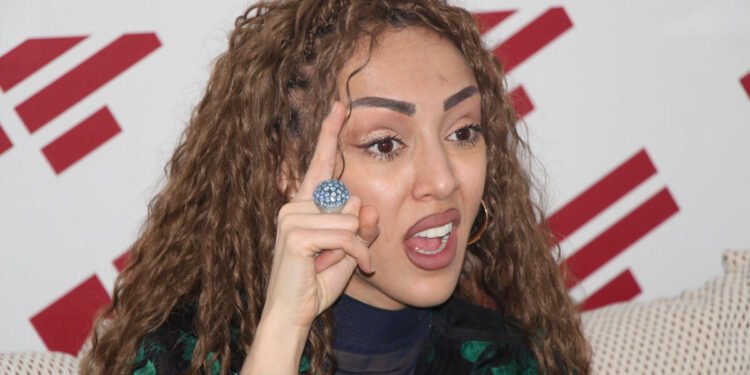 “Ərinizi niyə utandırırsınız, başını niyə yerə soxursunuz?”