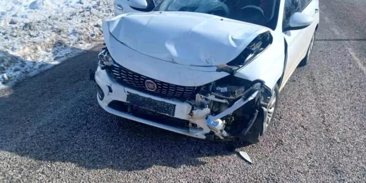 İki avtomobil toqquşdu: 3