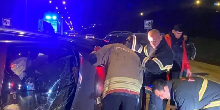Su maşını ilə toqquşan avtomobil aşdı: Sürücü yaralandı