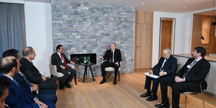 İlham Əliyev Davosda “DP World” şirkətlər qrupunun sədri və icraçı direktoru ilə görüşüb - VİDEO - FOTOLAR