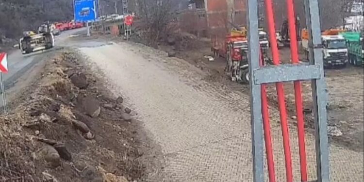 Avtomobil aşdı: Sürücü yaralandı