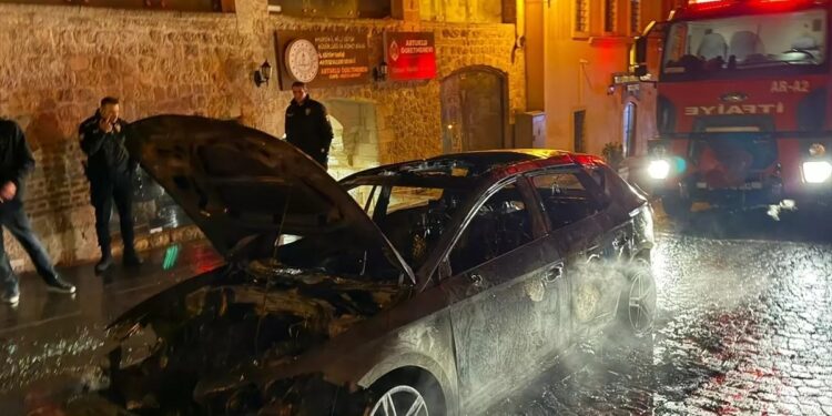 Hərəkətdə olan avtomobil yandı