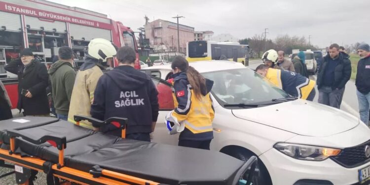 İki avtomobil toqquşdu: 4 yaralı