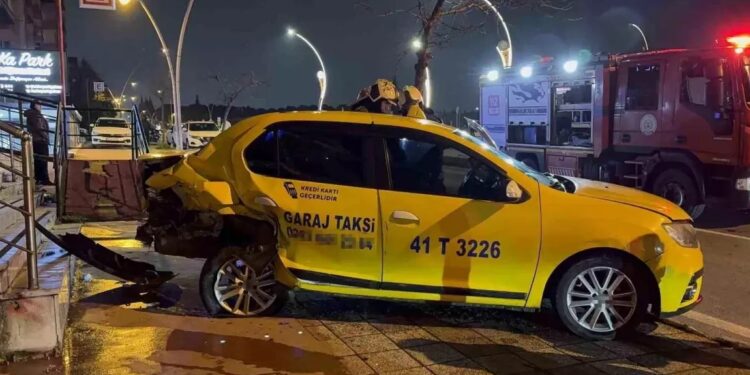 İki avtomobil toqquşdu