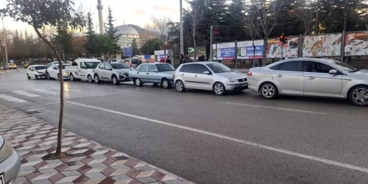 Zəncirvari qəzada 7 nəqliyyat vasitəsi iştirak etdi