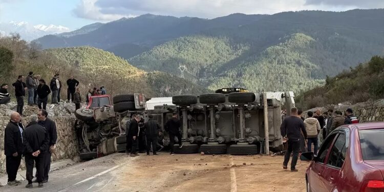 Zəncirvari qəza: 1 ölü, 3 yaralı