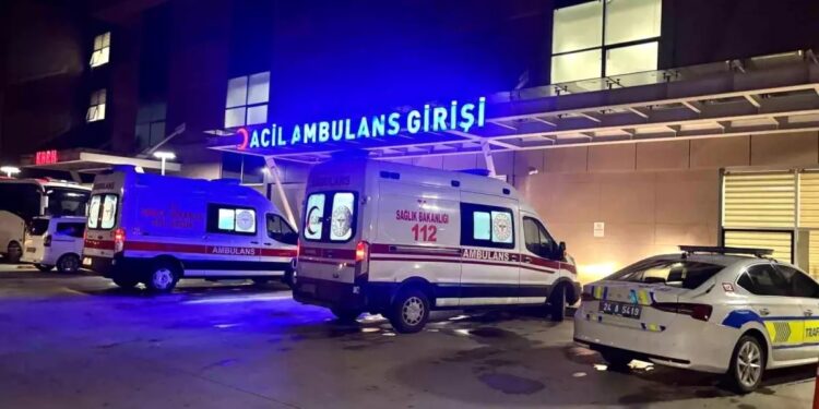 Minik avtomobili və hərbi motosiklet toqquşdu: 2 hərbiçi yaralandı