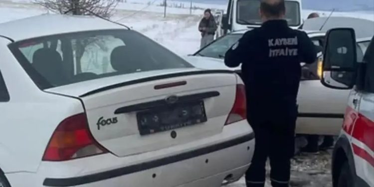 İki avtomobil toqquşdu: 1 ölü, 1 yaralı