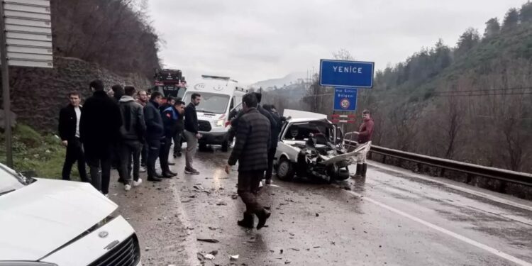İki avtomobil toqquşdu: 5 yaralı