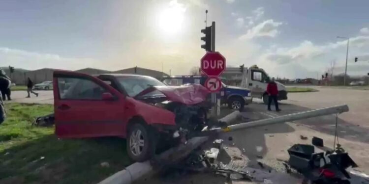 İki avtomobil toqquşdu: 2 yaralı