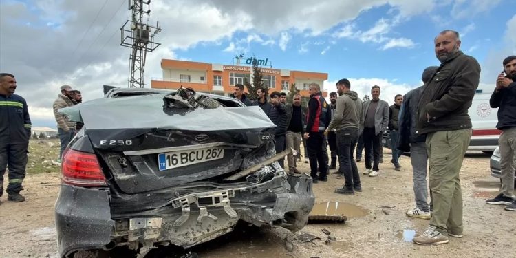Avtomobil aşdı: Sürücü yaralandı