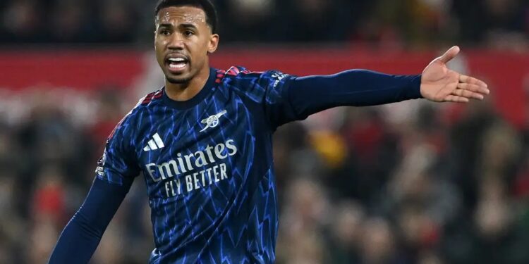 “Arsenal”ın müdafiəçisinə verilməyən qırmızı vərəqə narazılğa səbəb olub