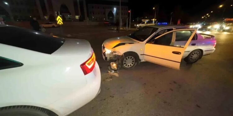 İki avtomobil toqquşdu: 1 yaralı