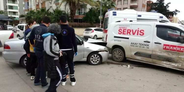 İki avtomobil toqquşdu:3 yaralı