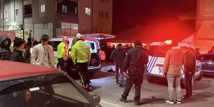 Avtomobil iki piyadanı vurdu: Qaynana öldü, gəlin yaralandı