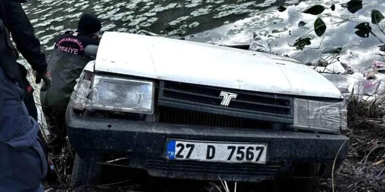 Avtomobil gölə aşdı: Sürücü öldü