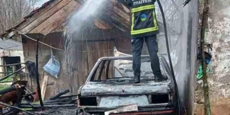 Avtomobil və ev yandı