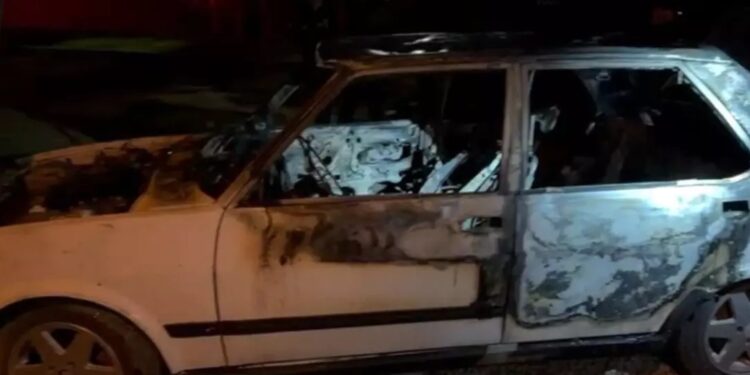 Parklanmış vəziyyətdə olan avtomobil yandı