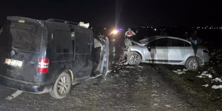 İki avtomobil toqquşdu: 5 ölü, 2 yaralı