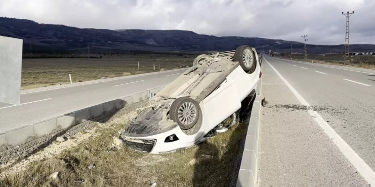 Avtomobil aşdı: 5 yaralı