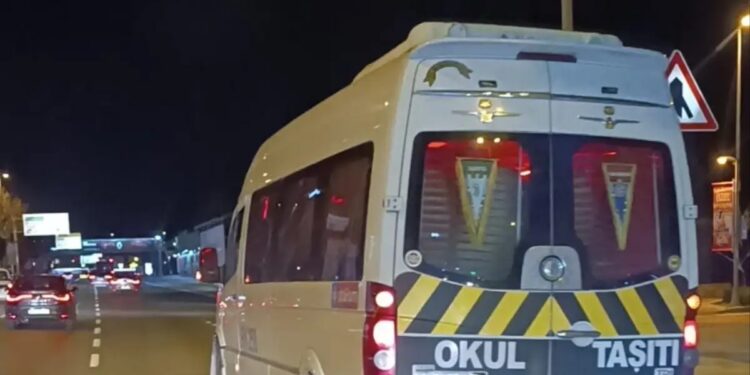 Minik avtomobili və mikroavtobus toqquşdu: 1 yaralı
