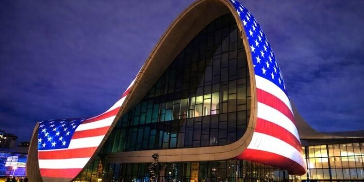 Heydər Əliyev Mərkəzi ABŞ bayrağı ilə işıqlandırıldı