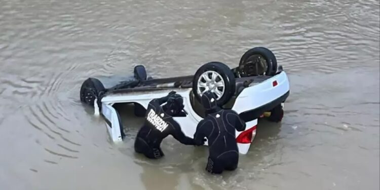 Avtomobil gölə aşdı: Sürücü yaralandı