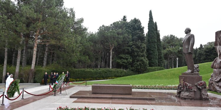 Ərəb Parlamentinin prezidenti Fəxri xiyabanı və Zəfər parkını ziyarət edib - FOTOLAR