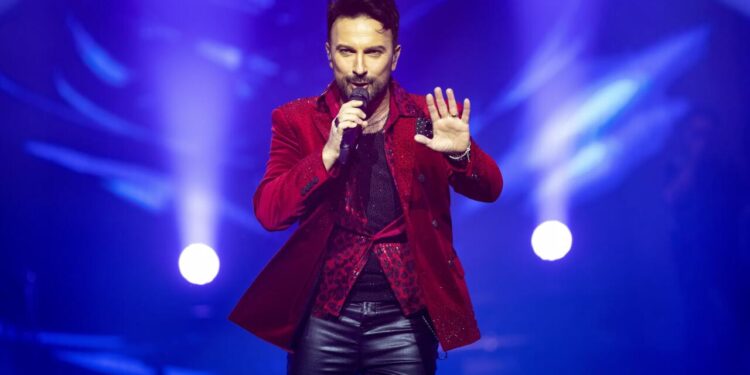 10 konsert, yarım milyard gəlir - Tarkanın qazancı gündəm oldu