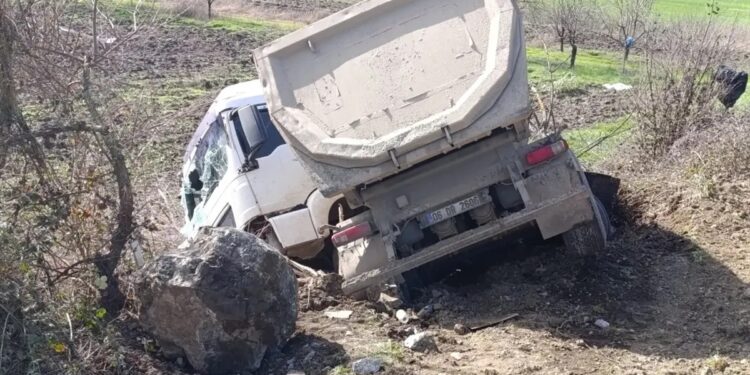 Minik avtomobili və TIR toqquşdu: 1 ölü, 1 yaralı