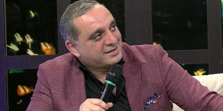 “Dostlarım var ki, pulu ütüləyib saxlayırlar”