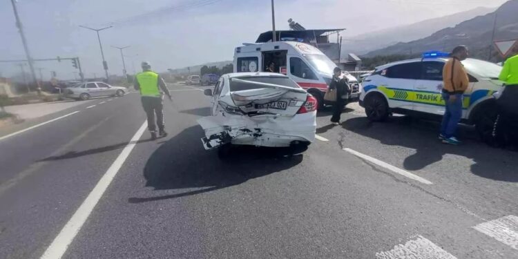 İki avtomobil toqquşdu: 5 yaralı