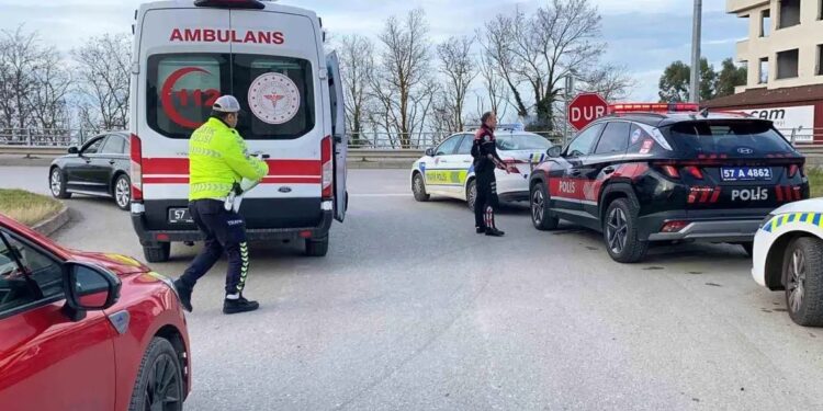 Motosiklet və minik avtomobili toqquşdu: 1 yaralı