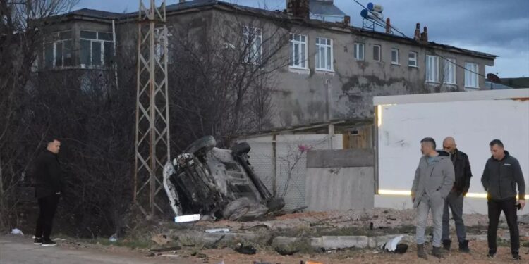 Avtomobil aşdı: 2 yaralı