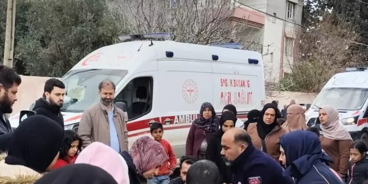 Minik avtomobili sagirdləri daşıyan mikroavtobusla toqquşdu: 15 yaralı