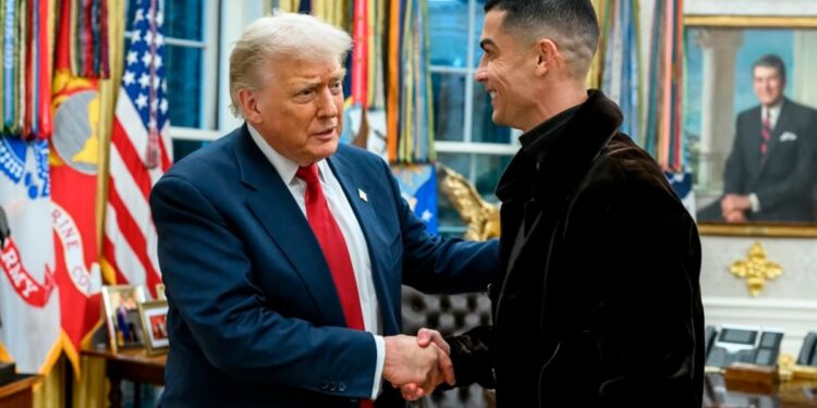 Tramp Ronaldonu Amerikaya çağırdı