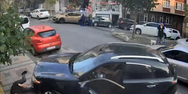 Öz avtomobilinin altında qaldı