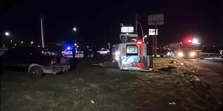Minik avtomobili və təcili yardım avtomobili toqquşdu: 5 yaralı