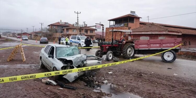 Minik avtomobili və traktor toqquşdu: 1 ölü, 2 yaralı