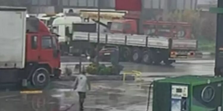 Minik avtomobili və TIR toqquşdu: 1 yaralı