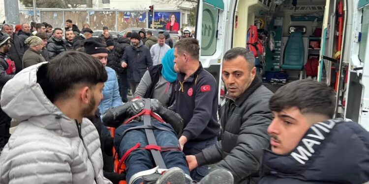 Minik avtomobili və motosiklet toqquşdu: 1 yaralı